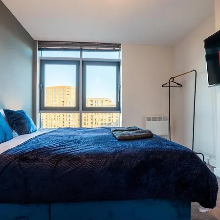 Apartmán Elegant Retreat With Spacious Balcony *