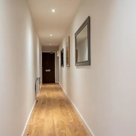 Elegant Retreat With Spacious Balcony Apartmán Leeds (West Yorkshire)