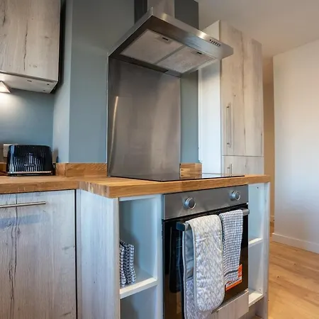 Elegant Retreat With Spacious Balcony * Leeds (West Yorkshire)