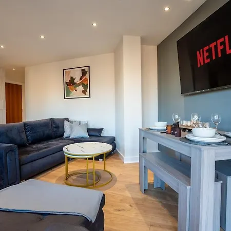 Elegant Retreat With Spacious Balcony Apartmán