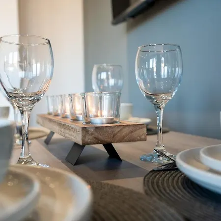 Apartment Elegant Retreat With Spacious Balcony