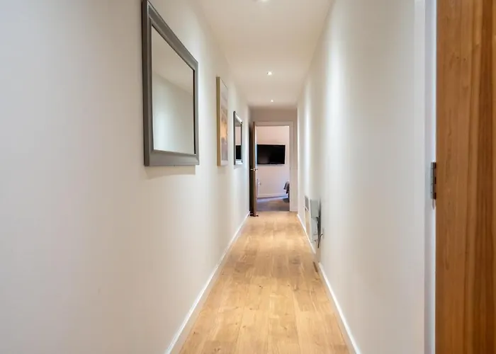 Elegant Retreat With Spacious Balcony * Leeds (West Yorkshire)