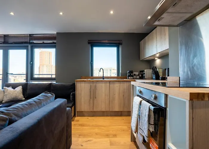 Apartment Elegant Retreat With Spacious Balcony