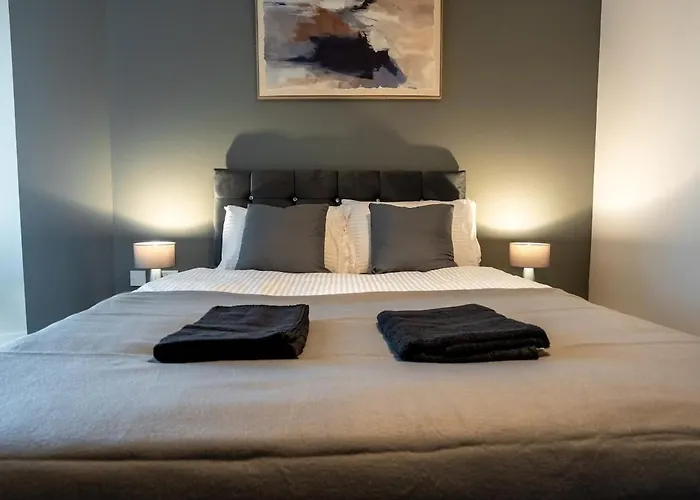 Elegant Retreat With Spacious Balcony * Leeds (West Yorkshire)