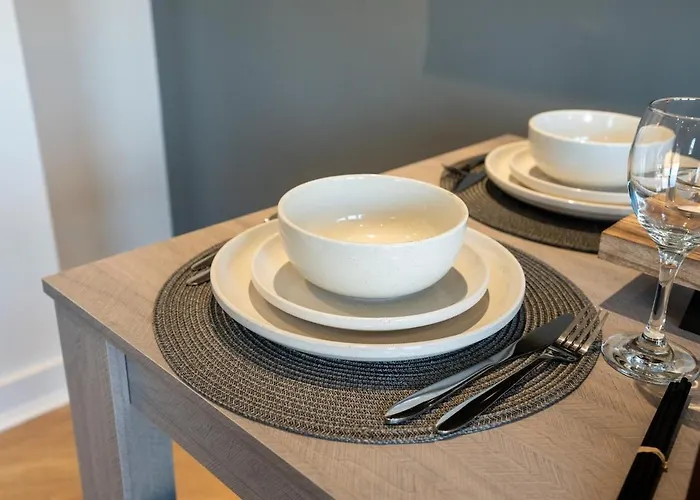 Elegant Retreat With Spacious Balcony Apartment Leeds (West Yorkshire)