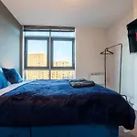 Apartment Elegant Retreat With Spacious Balcony *