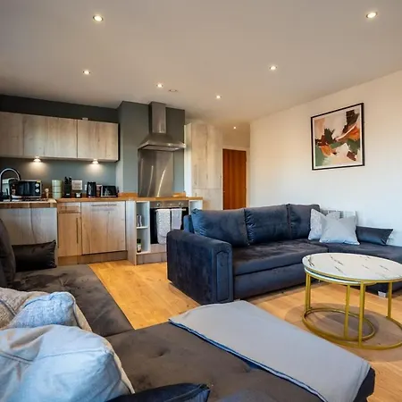 Daire Elegant Retreat With Spacious Balcony