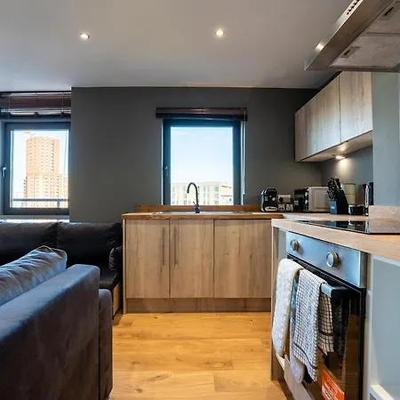 Daire Elegant Retreat With Spacious Balcony