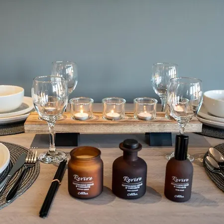 Elegant Retreat With Spacious Balcony * Leeds (West Yorkshire)