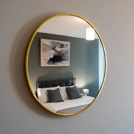 Daire Elegant Retreat With Spacious Balcony