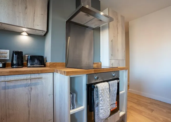 Elegant Retreat With Spacious Balcony * Leeds (West Yorkshire)