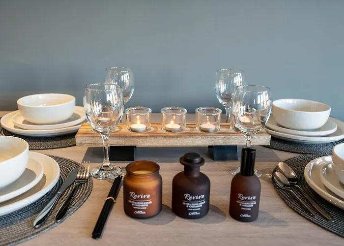 Elegant Retreat With Spacious Balcony * Leeds (West Yorkshire)